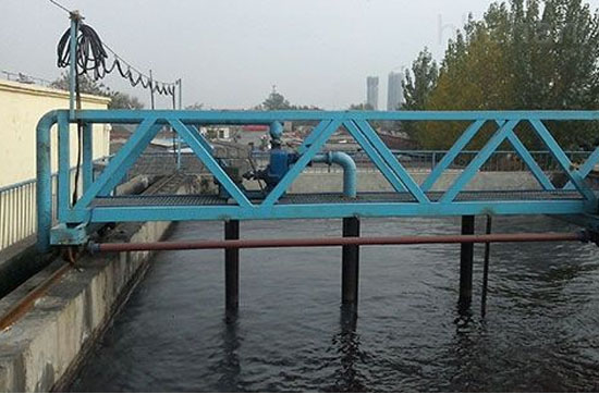 行车式刮吸泥机